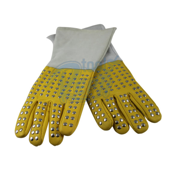 Metal-Stud-Gloves-1